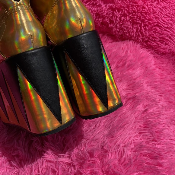 Y Ru Qozmo Politan gold holographic embroidered alien 4” platforms EU 41 US 10 - Picture 12 of 14